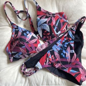Lululemon // Deep Sea Swim Top+ Buttom T-Strap